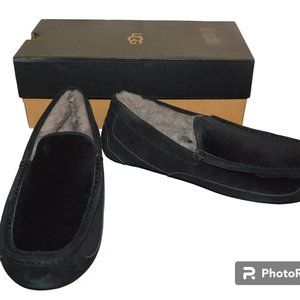UGG Ascot Corduroy II Black Slippers NIB Size 9 Comfy Cozy & Warm Indoor/Outdoor